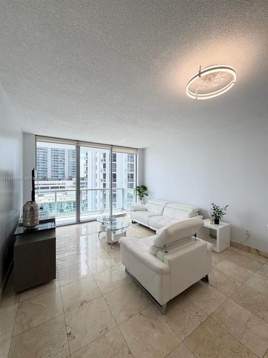 https://bt-photos.global.ssl.fastly.net/miami/orig_boomver_4_A11910895-2.jpg