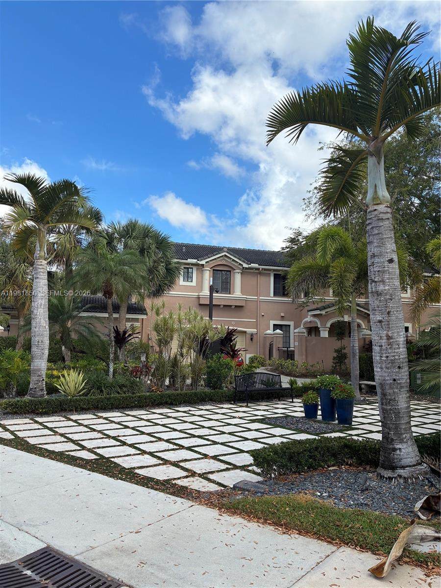https://bt-photos.global.ssl.fastly.net/miami/1280_boomver_4_A11981850-2.jpg