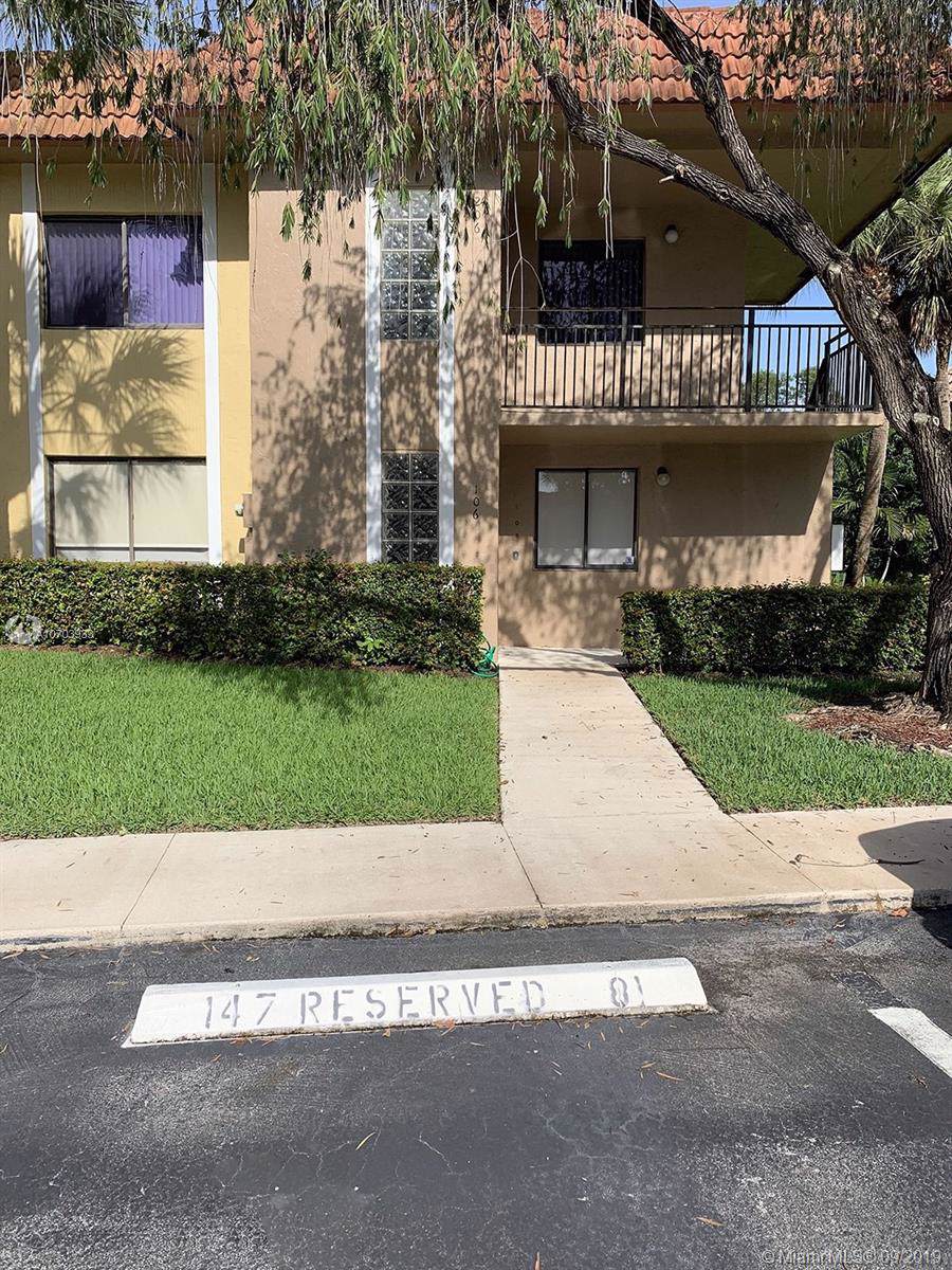 425 Lakeview Dr - Photo 1
