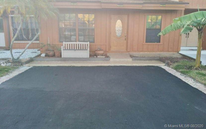 7453 33rd St - Photo 1
