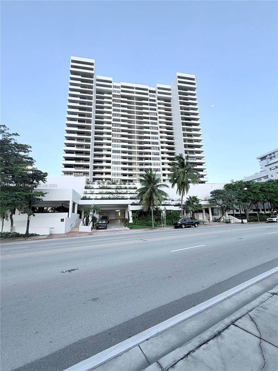 2555 Collins Ave - Photo 1