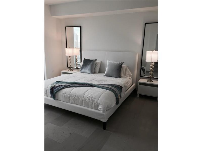 88 SW 7th St #2505, Miami, FL 33131 (MLS #A10168987) :: United Realty Group