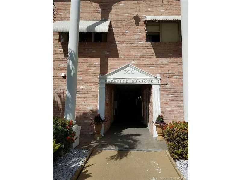 300 Golden Isles Dr - Photo 1