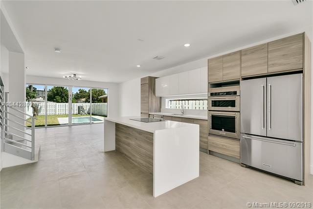 3167 25 St - Photo 1