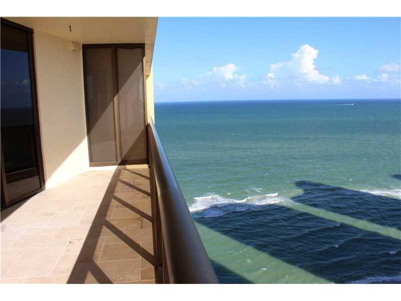 16275 Collins Av #2303, Sunny Isles Beach, FL 33160 (MLS #A10148467) :: United Realty Group