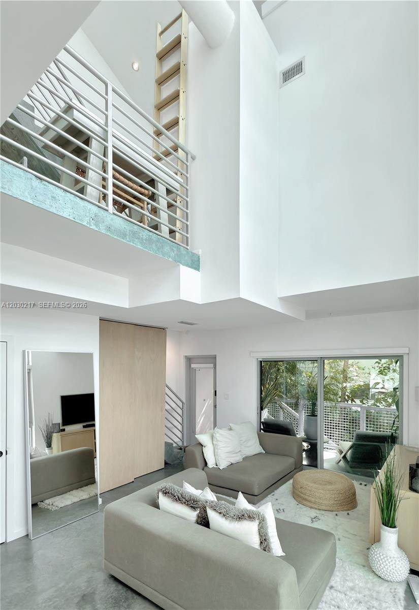 https://bt-photos.global.ssl.fastly.net/miami/orig_boomver_7_A12030217-2.jpg