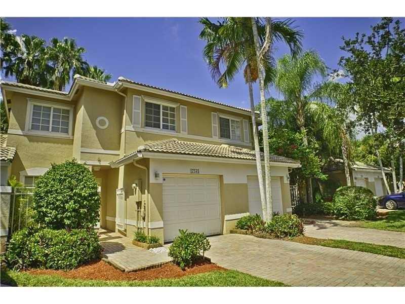 17163 NW 23 St #0, Pembroke Pines, FL 33028 (MLS #A10167258) :: United Realty Group