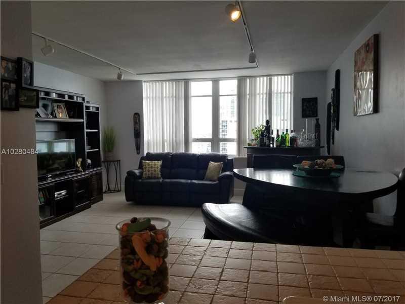 2121 Bayshore Dr - Photo 1