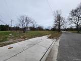 952 Kitchener Street - Photo 2