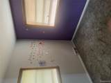 21810 Schroeder Avenue - Photo 12