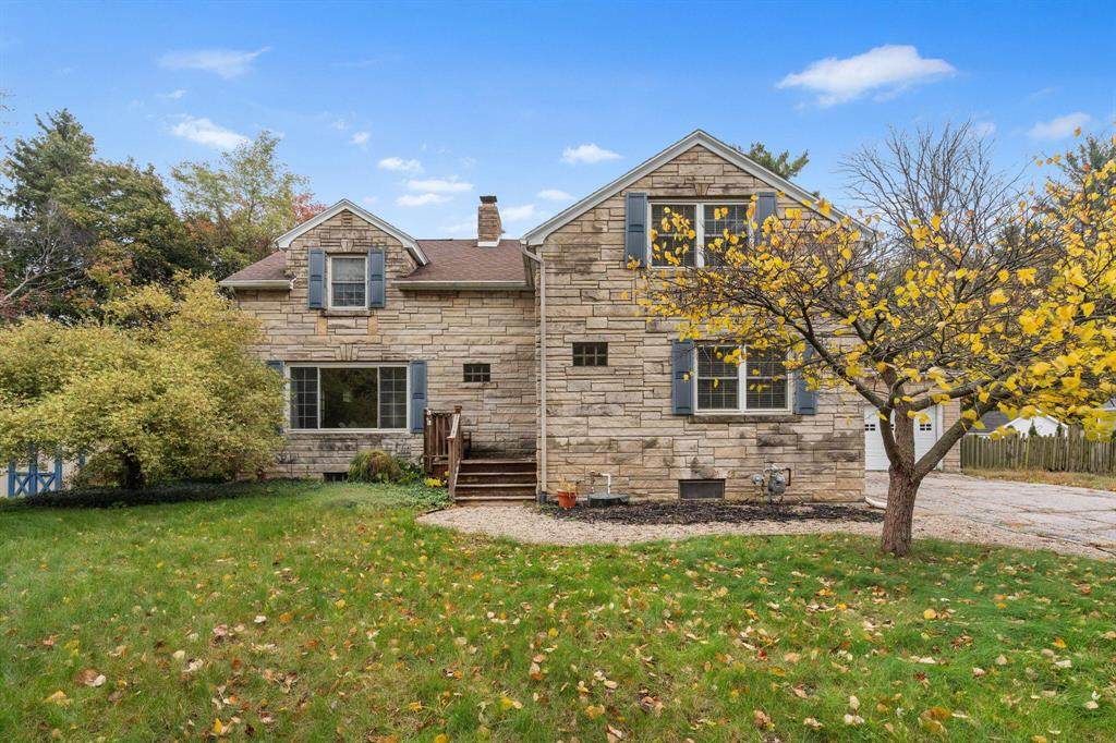 15008 Lakeshore Avenue - Photo 1