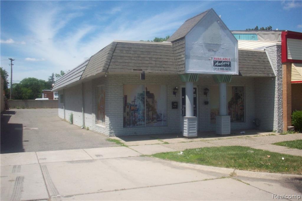 22035 Gratiot Avenue - Photo 1