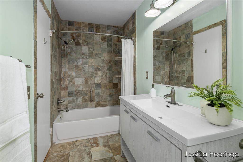 https://bt-photos.global.ssl.fastly.net/michigan/orig_boomver_18_653211374-2.jpg