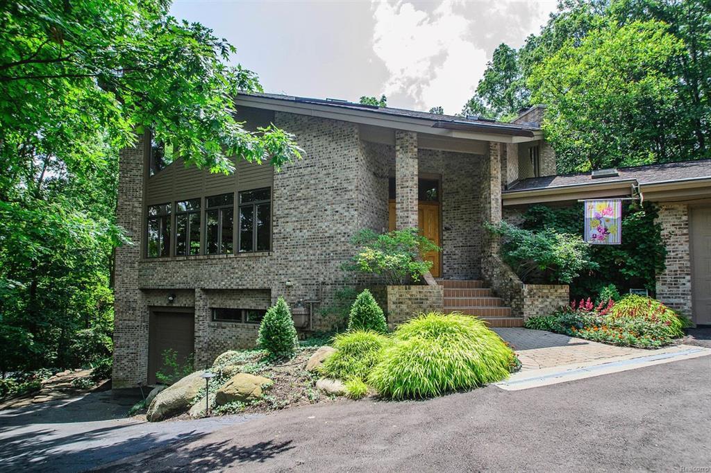 1932 Valleyview Drive - Photo 1