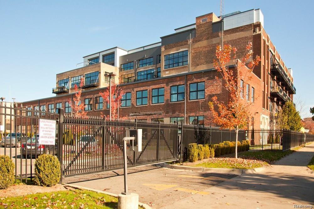 444 Willis - Photo 1