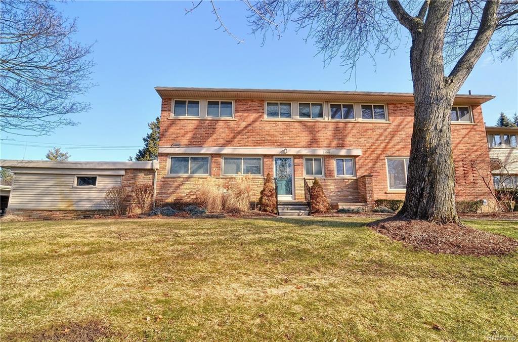 1066 Stratford Lane - Photo 1
