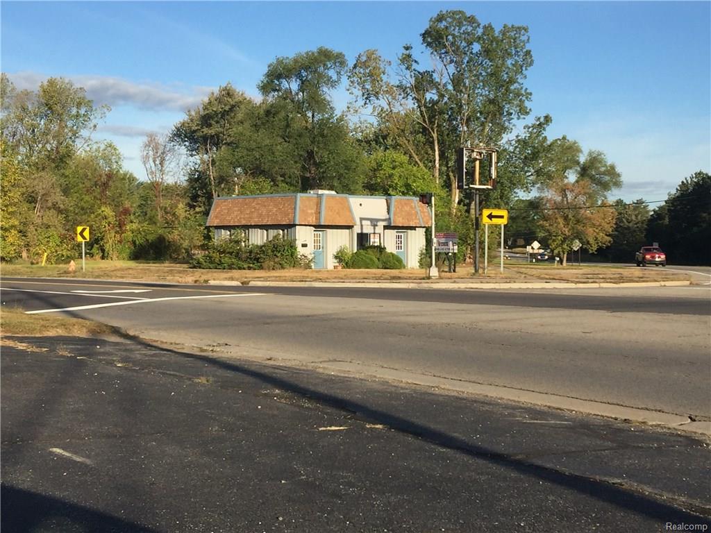 2520 Pontiac Lake Road Street - Photo 1