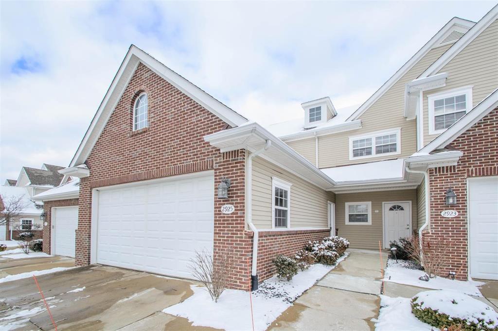 2925 Knightsbridge Circle - Photo 1