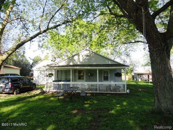 526 Walker St - Photo 1
