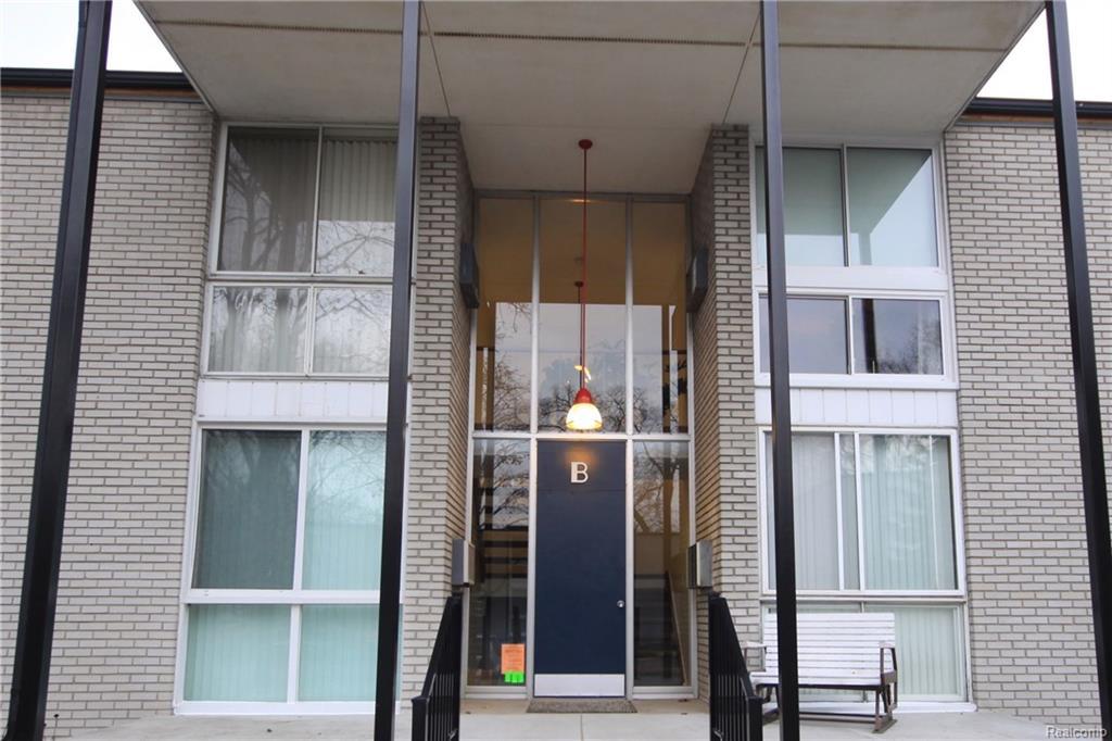 4030 W Thirteen Mile # B2 Royal Oak Road - Photo 1