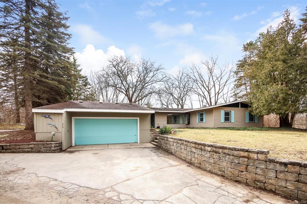423 Huronview Boulevard - Photo 1