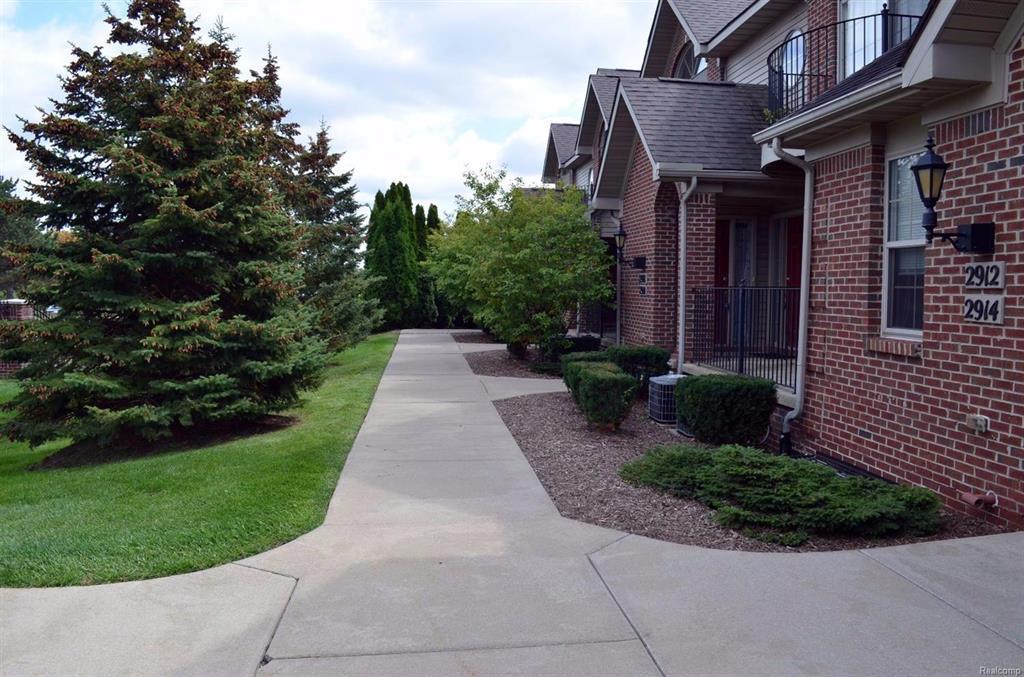 2910 Signature Boulevard - Photo 1
