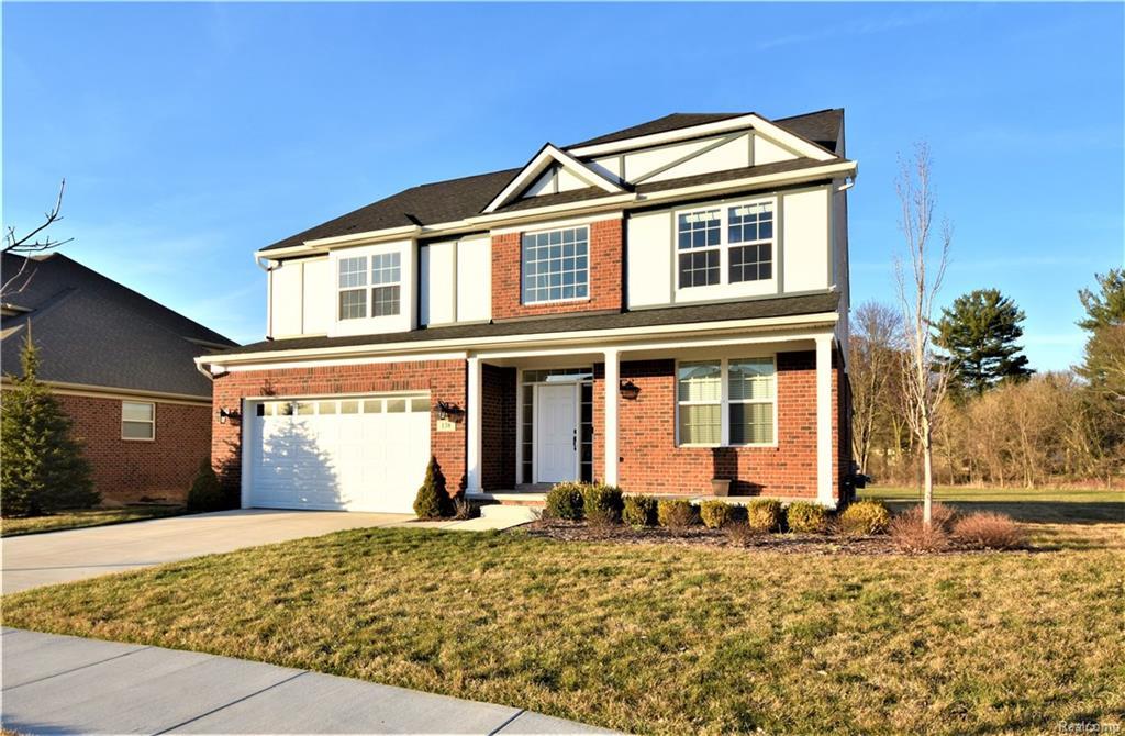 138 Singh Boulevard - Photo 1