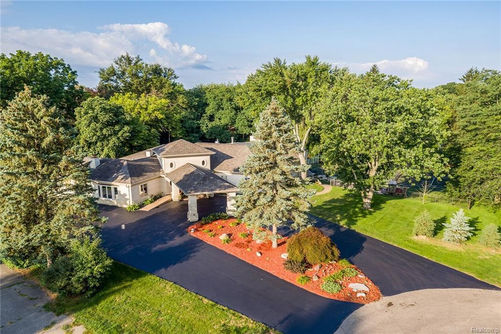 4525 Lakeview Court - Photo 1