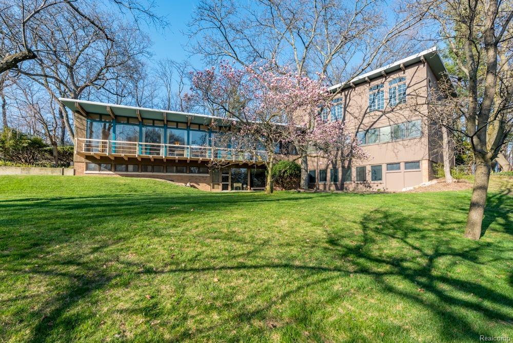 617 Stratford - Photo 1