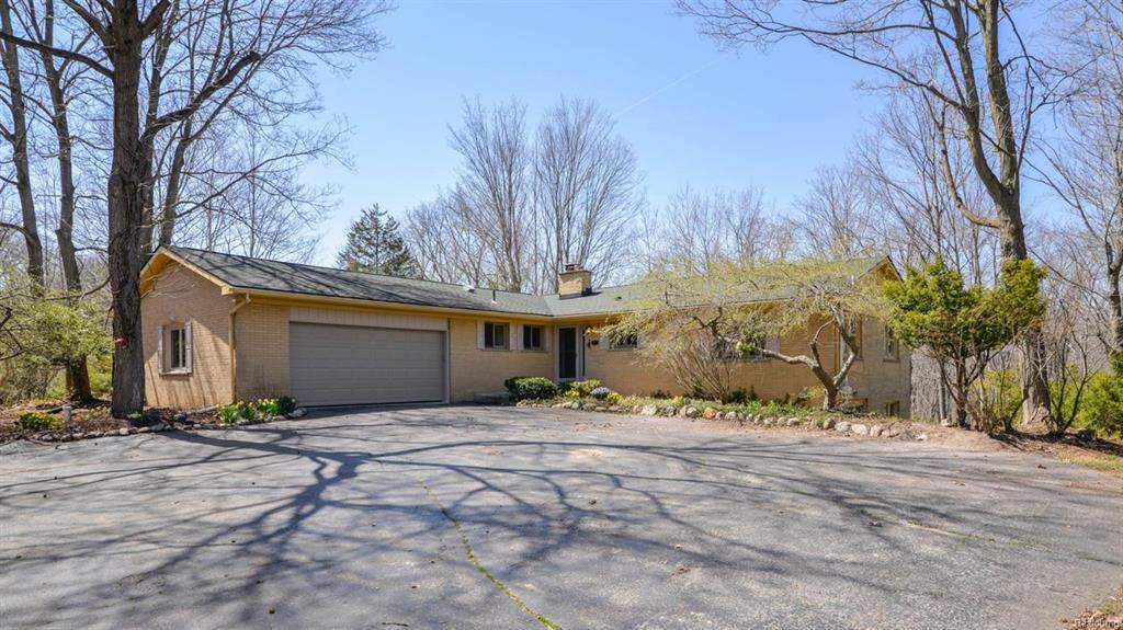 16 Riverside Drive - Photo 1