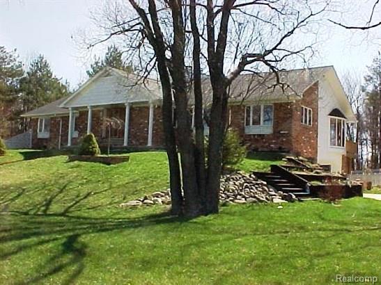 1284 Oakwood Road - Photo 1