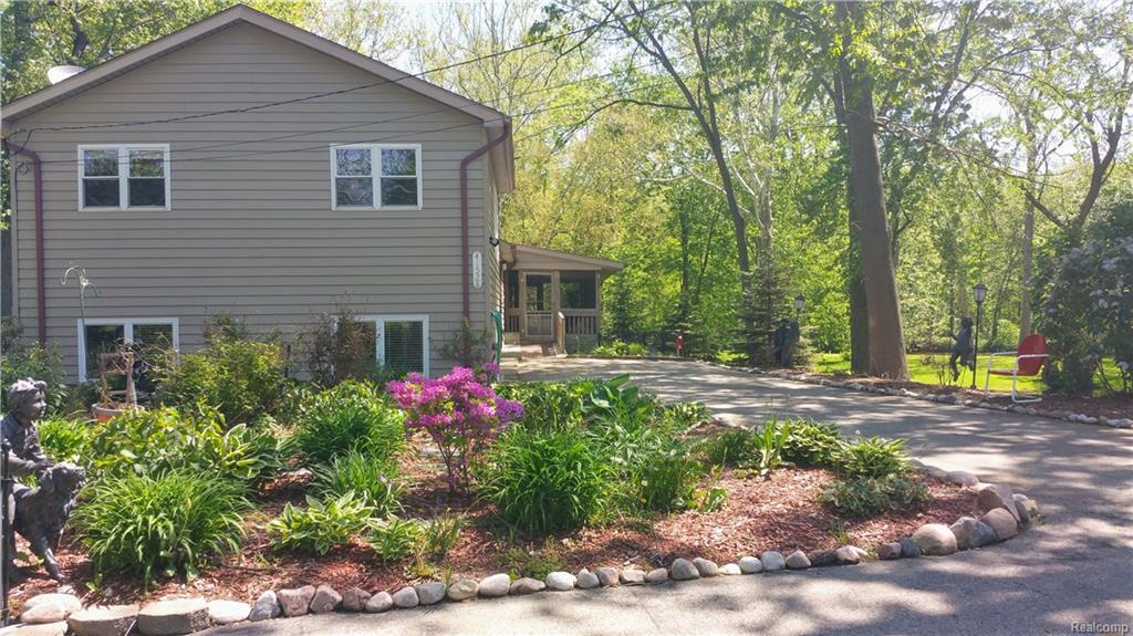 41528 Utica Road - Photo 1