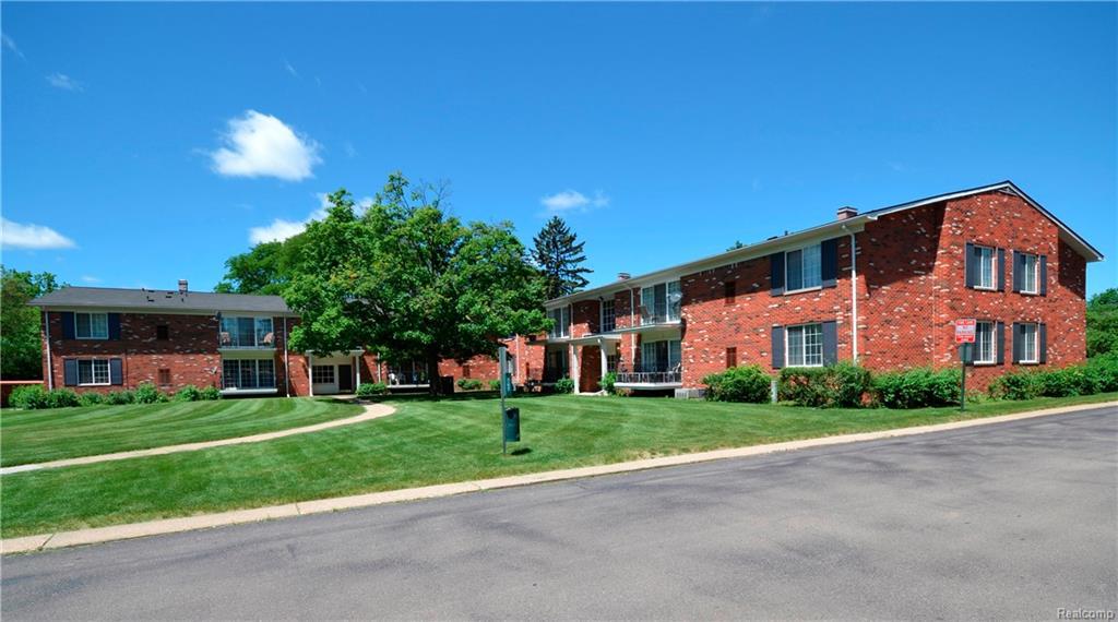 460 Fox Hills Drive - Photo 1