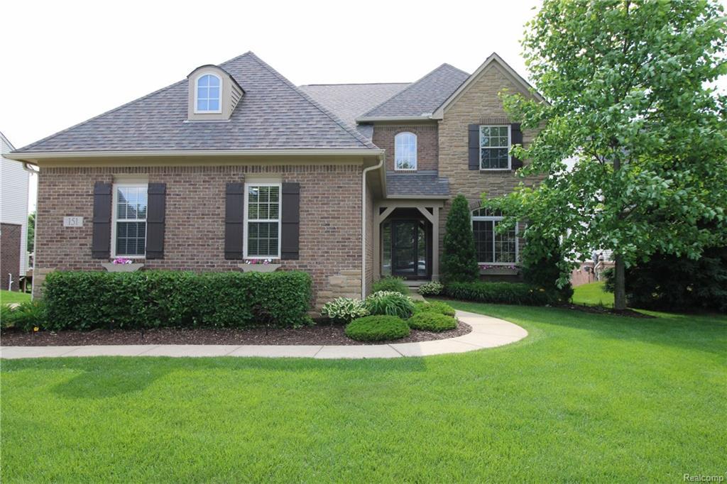 151 Singh Boulevard - Photo 1