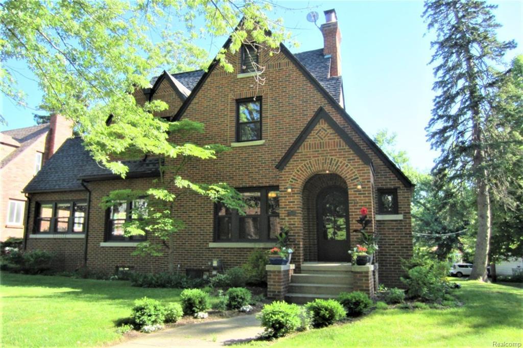 82 Illinois Ave - Photo 1