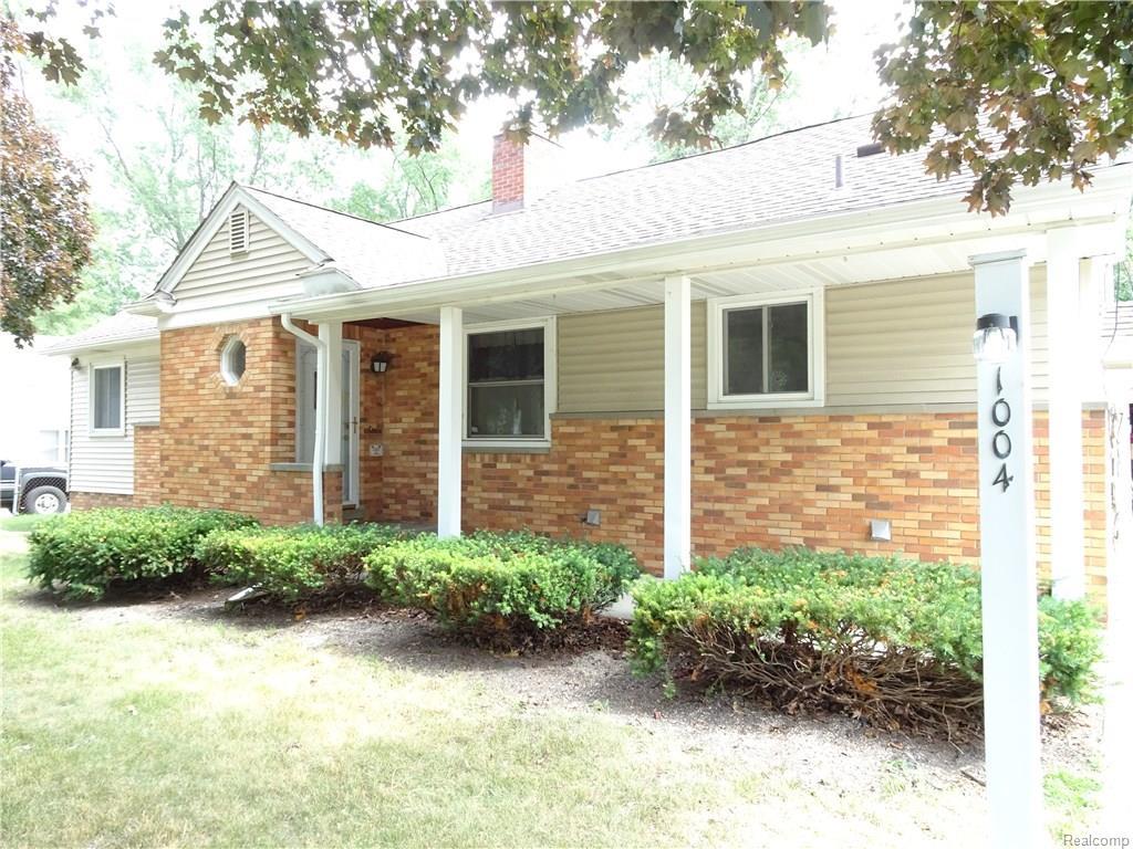 1004 Ottawa Drive - Photo 1