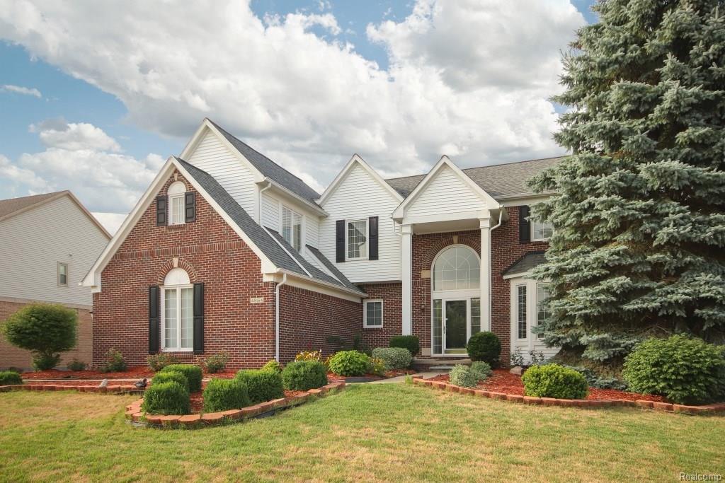 48164 Royal Pointe Drive - Photo 1