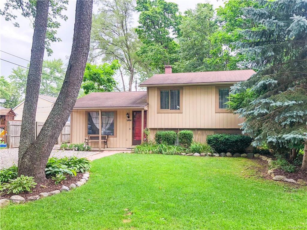 3925 Oak Terrace - Photo 1