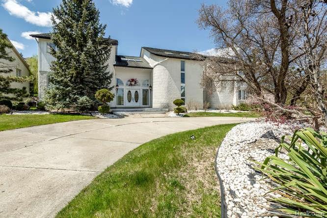 5250 Marlwood Drive - Photo 1