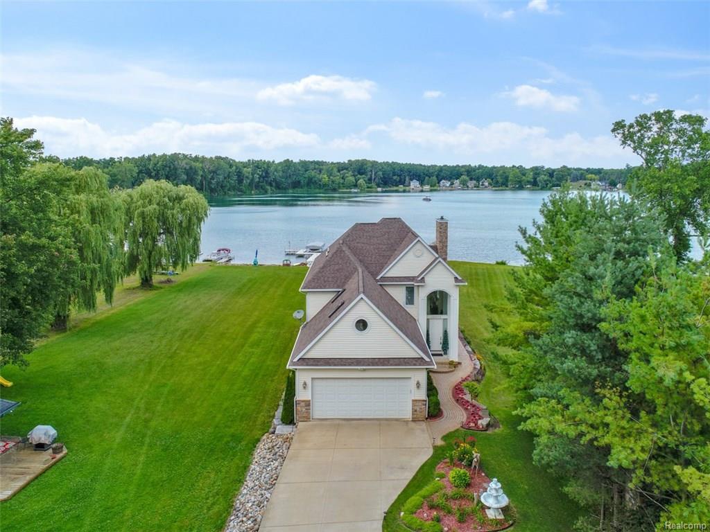 10870 Hillway Drive - Photo 1