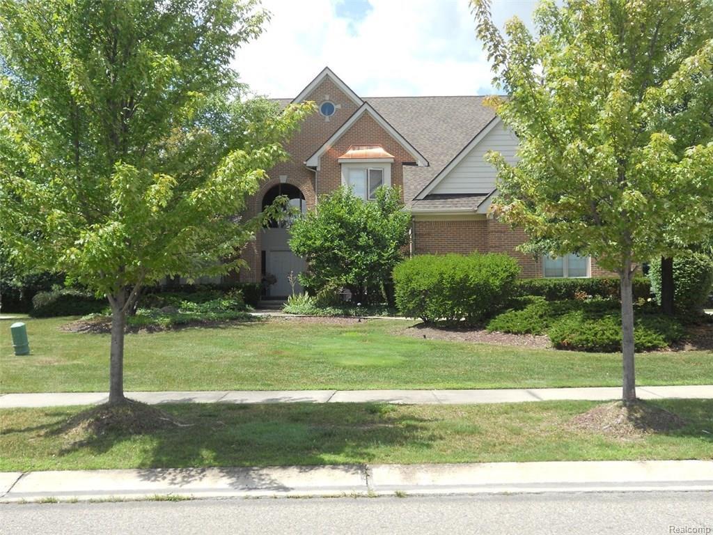 6886 Maple Creek Boulevard - Photo 1