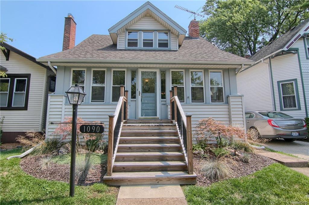 1090 Lakepointe Street - Photo 1