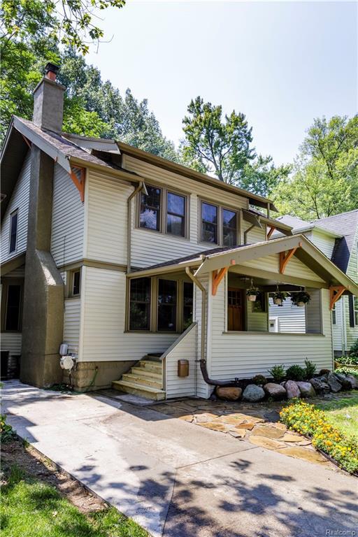 704 Hawthorn Avenue - Photo 1
