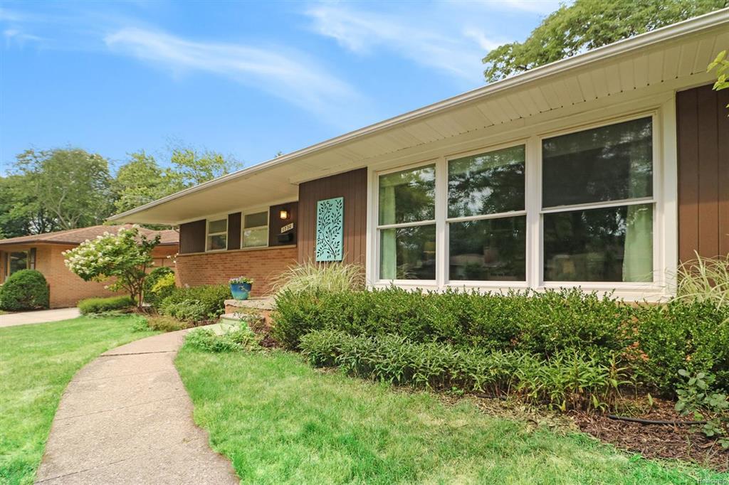 1730 Barrington Place - Photo 1