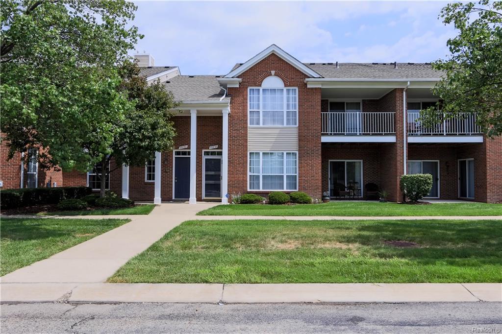 45838 Warwick Drive - Photo 1