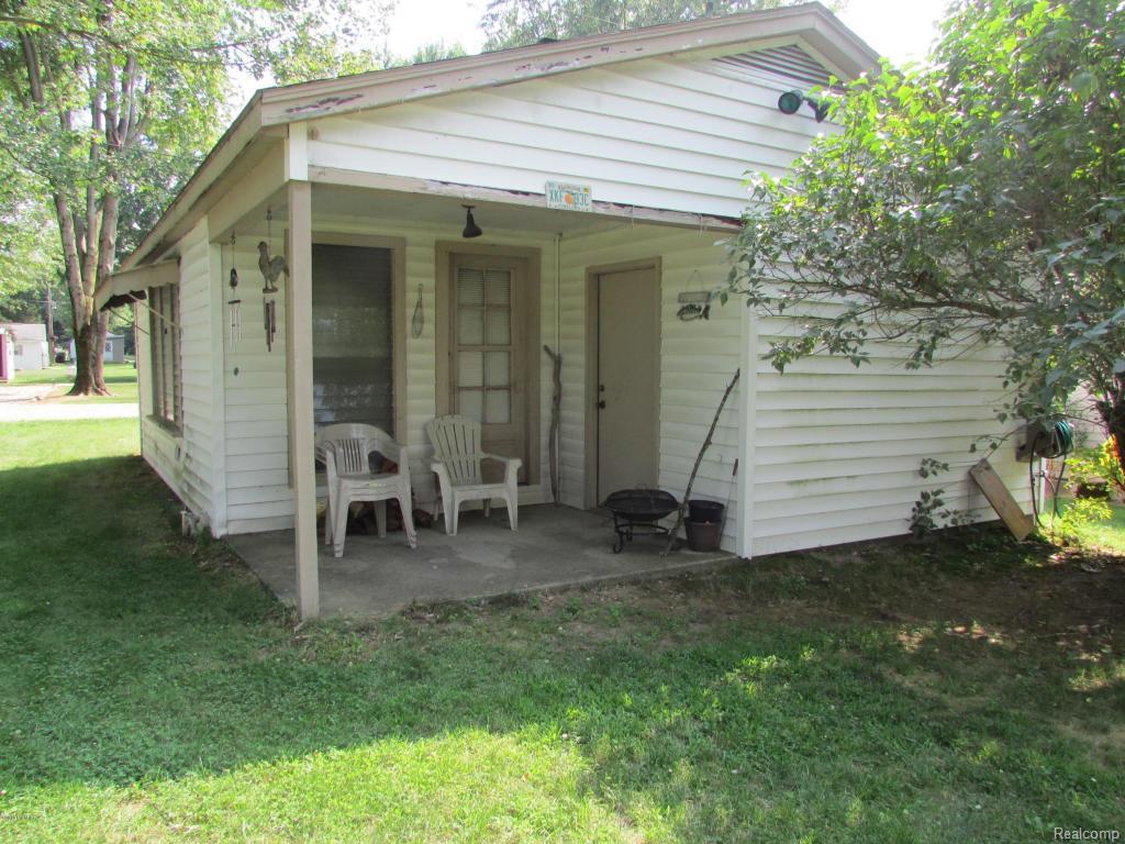 604 Center Ln - Photo 1