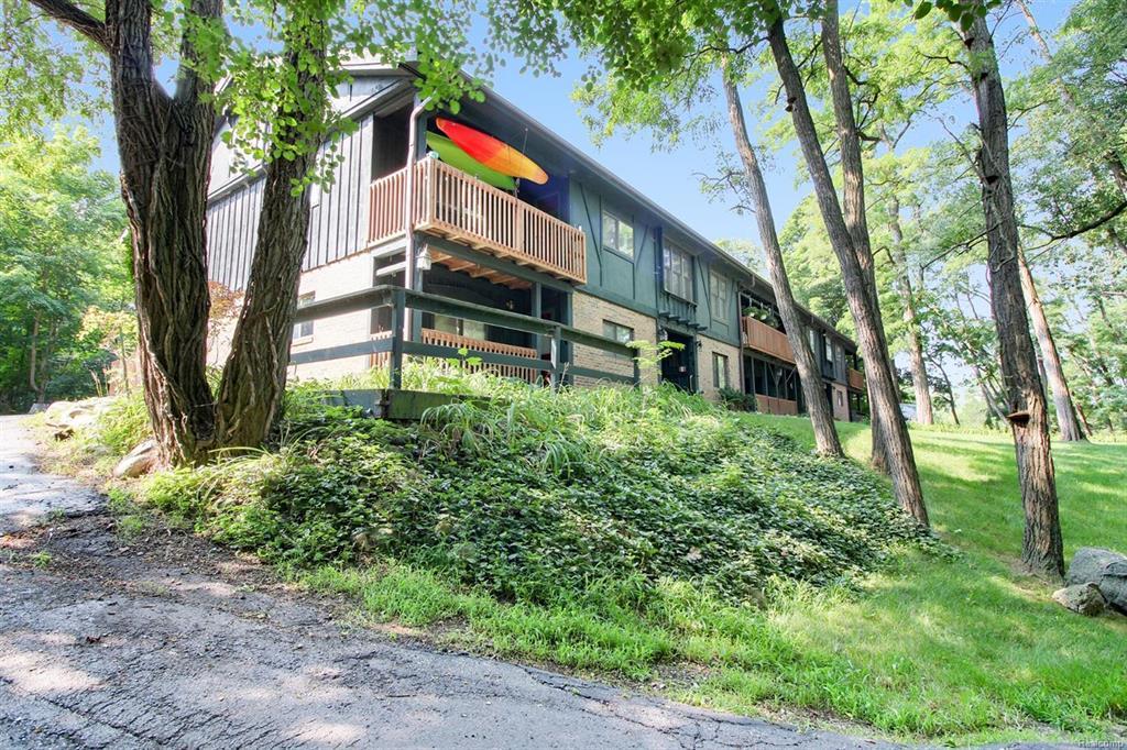 215 Washington Street - Photo 1