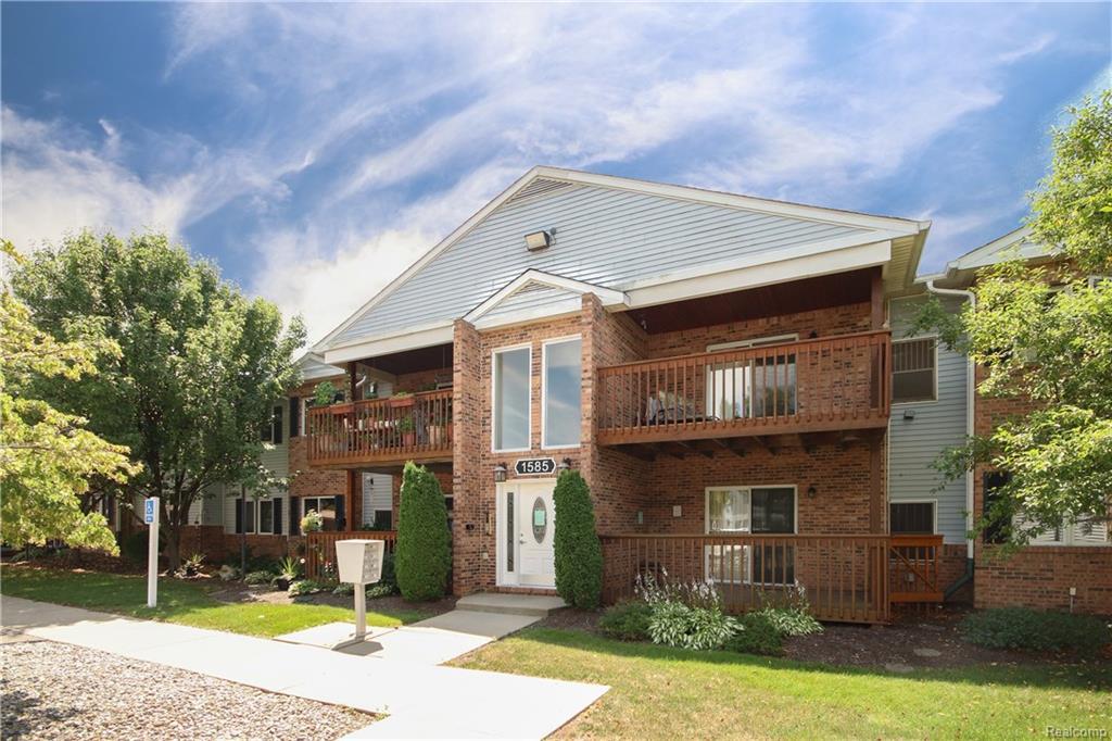 1585 Harbour Boulevard - Photo 1
