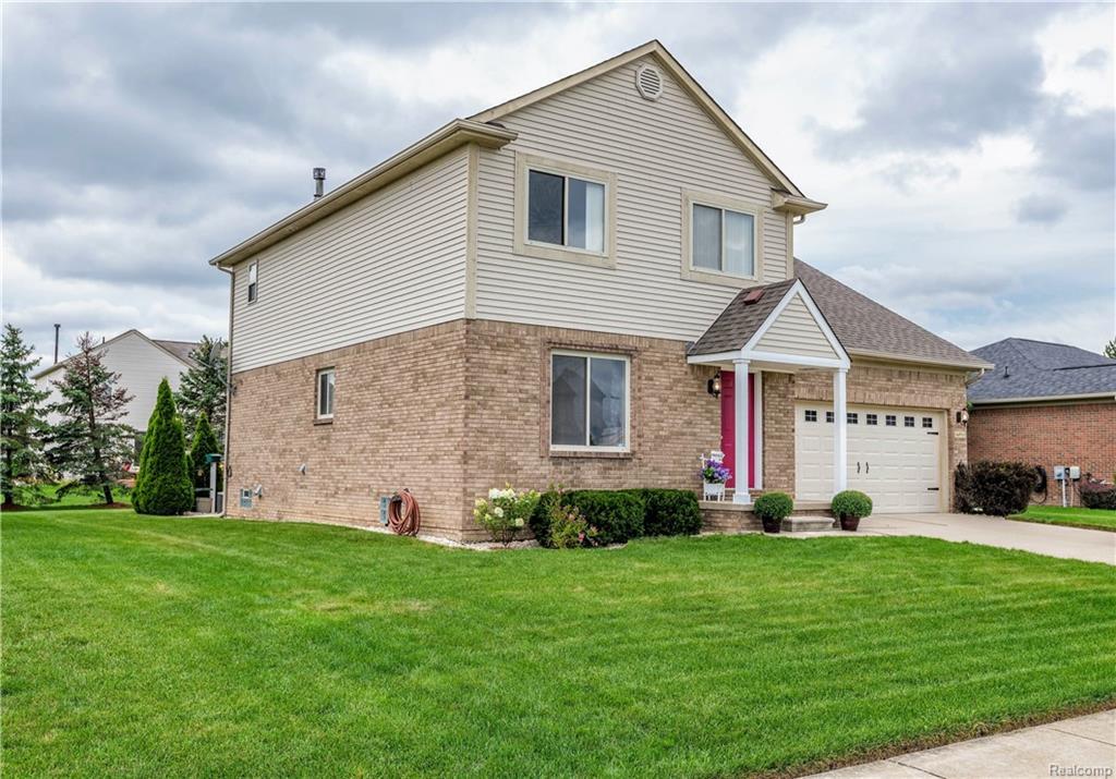 56931 Clearstone Drive - Photo 1