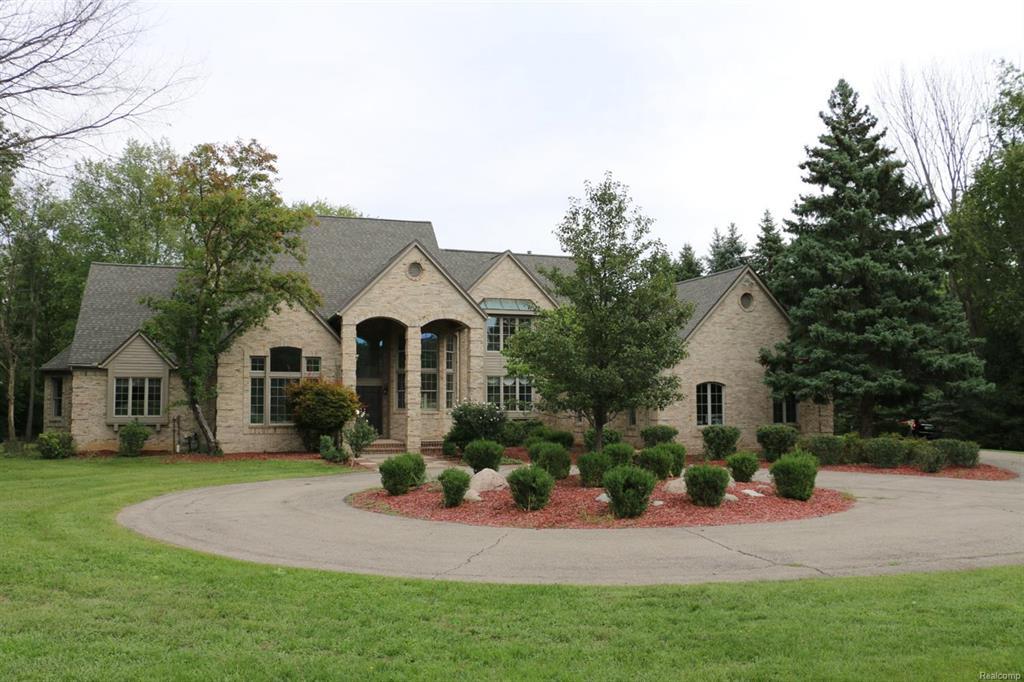 2086 Valleyview Drive - Photo 1